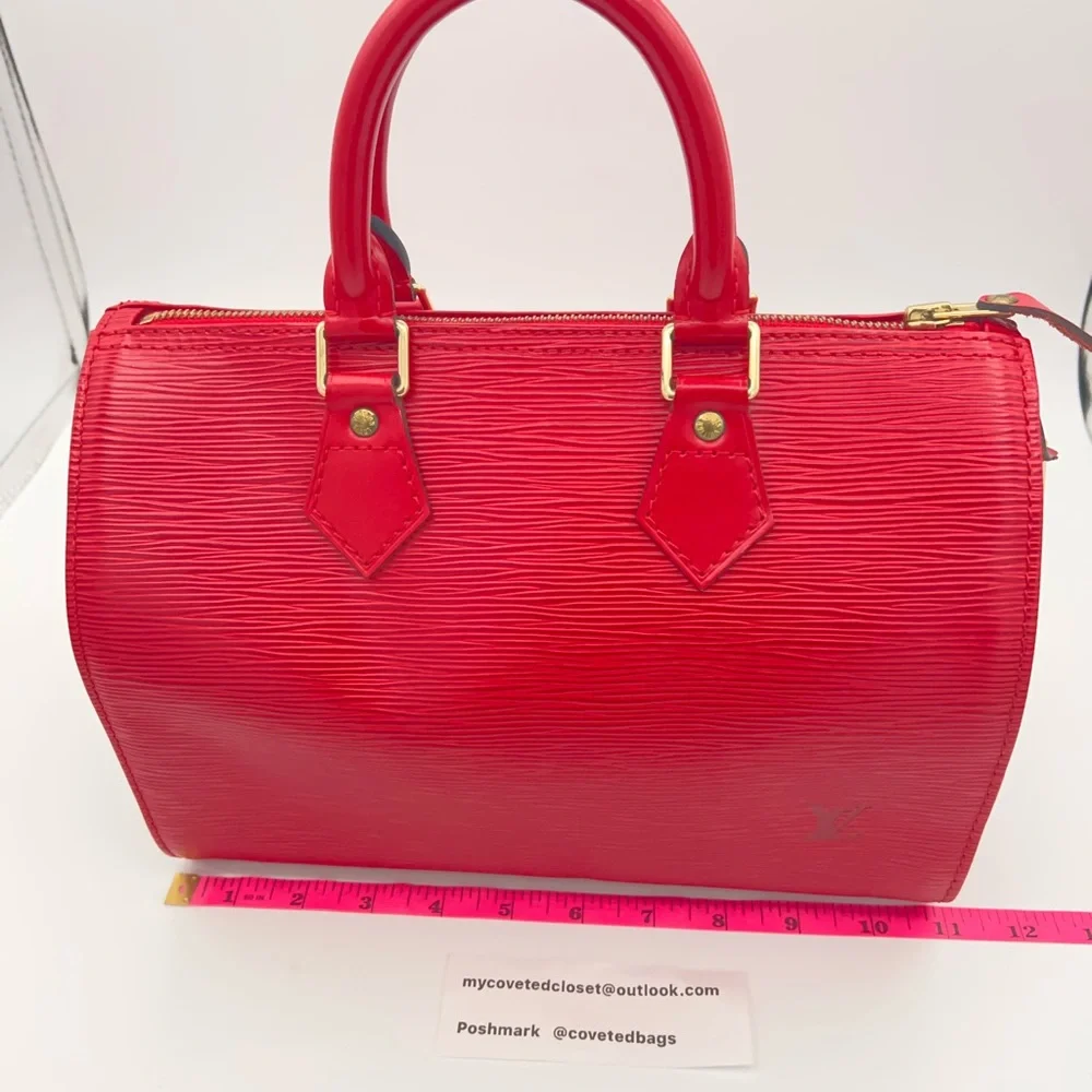 LV Epi Red Speedy in Beautful Condition w/LV dust bag and Entrupy COA!😍🌹